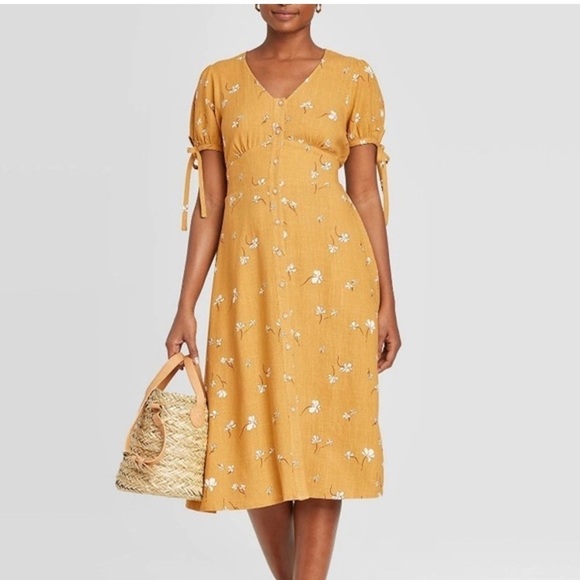 Universal Thread Dresses & Skirts - Universal Thread Yellow Gold Puff Sleeve Midi Dress